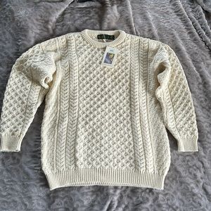 Women’s Blarney Woolen Mills pullover Sweater.